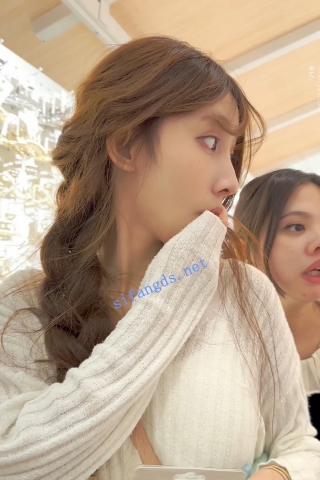 trump1305【KFC】身材极品超美混血学生妹·包臀裙马尾辫白色内前后CD