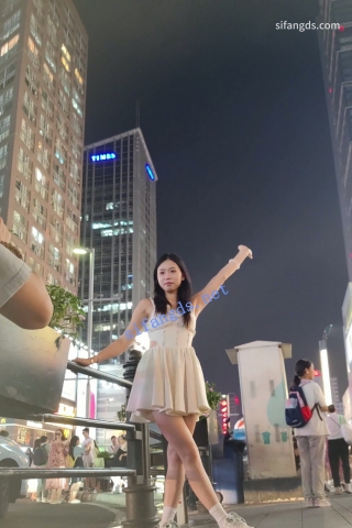 CS077【CSCD】黄色连衣裙小姐姐和男朋友逛街，白色内内