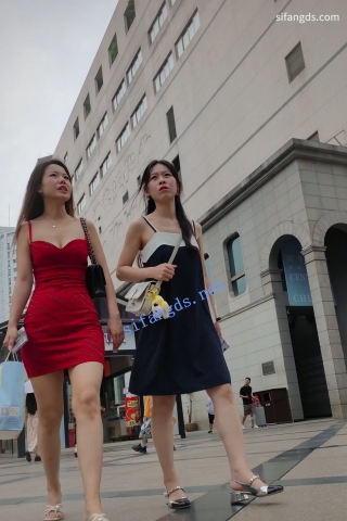 CS103【CSCD】红色包臀裙美女和闺蜜逛街买东西，白色丁字裤