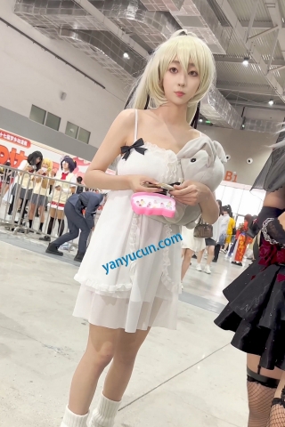 trump1446【KFC】白色长裙堆堆袜学生妹逛街·淡蓝色内内前后CD