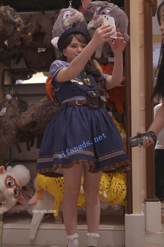 (BC-AA-583)兔耳警官服小姐姐逛街..蹲下自拍直接露内裤