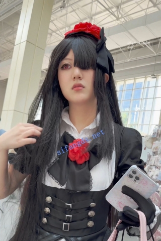 trump1279【KFC】洛丽塔裙学生妹独自玩手机·丝毫没察觉脚下的CD相机