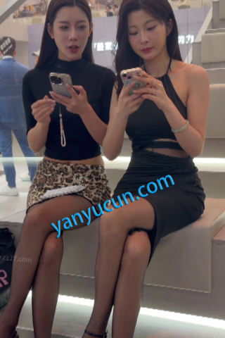 4k街拍网红你的小乔两个极品黑丝