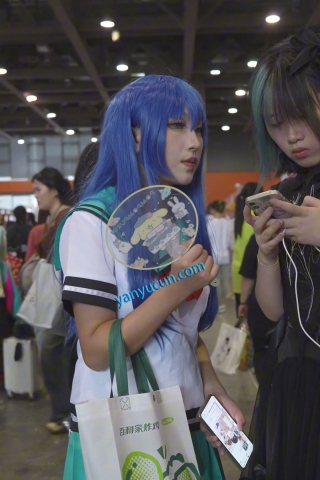 【xxn-353】照桥心美cos小姐姐..弯腰拿东西半蹲内裤贴镜头